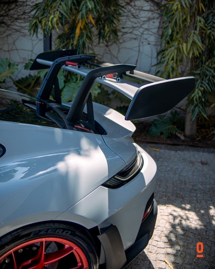 Foto do veículo PORSCHE 911 GT3 RS 2023 5.445 KM 3.100.000,00