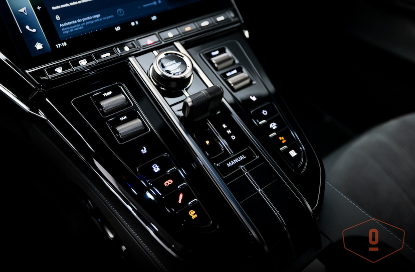 Foto do veículo ASTON MARTIN VANTAGE COUPÉ 2025 801 KM 2.550.000,00