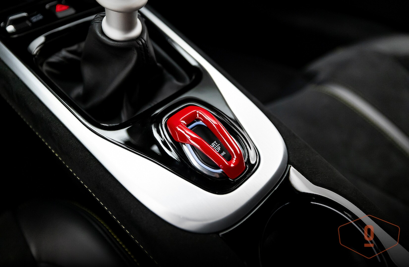 Foto do veículo LOTUS EMIRA FIRST EDITION MANUAL 2023 5.592 KM 1.250.000,00