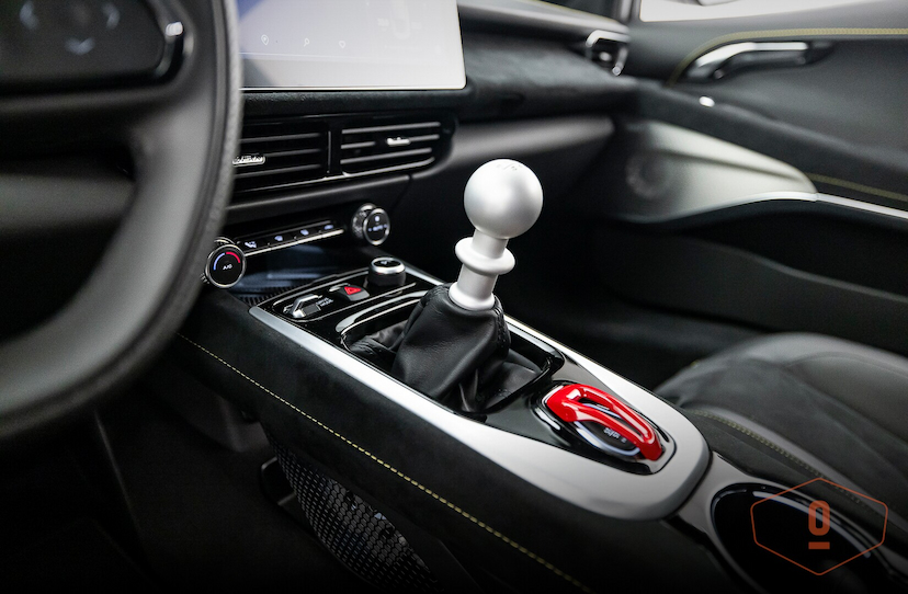 Foto do veículo LOTUS EMIRA FIRST EDITION MANUAL 2023 5.592 KM 1.250.000,00