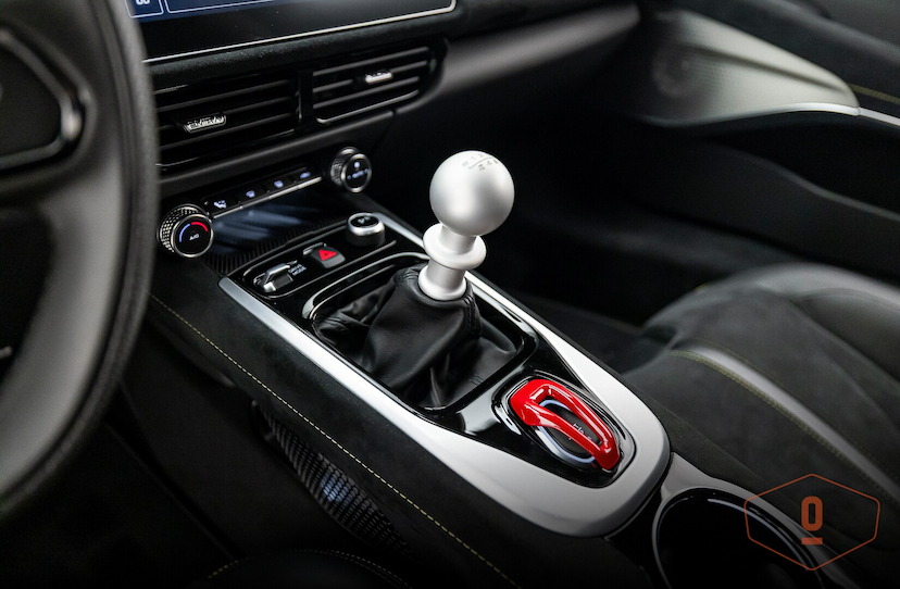 Foto do veículo LOTUS EMIRA FIRST EDITION MANUAL 2023 5.592 KM 1.250.000,00