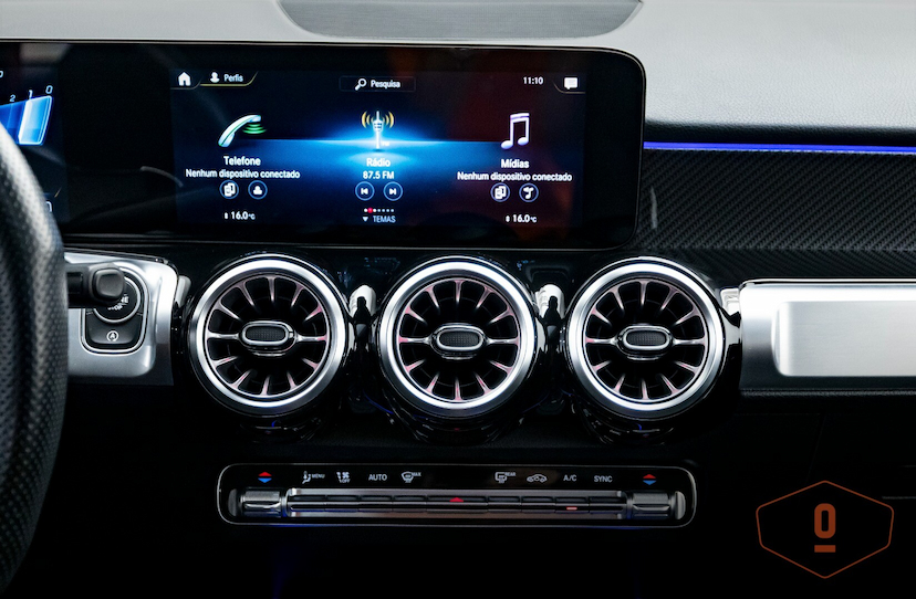 Foto do veículo MERCEDES-BENZ GLB 35 AMG 4MATIC 7L 2022 22.781 KM 410.000,00