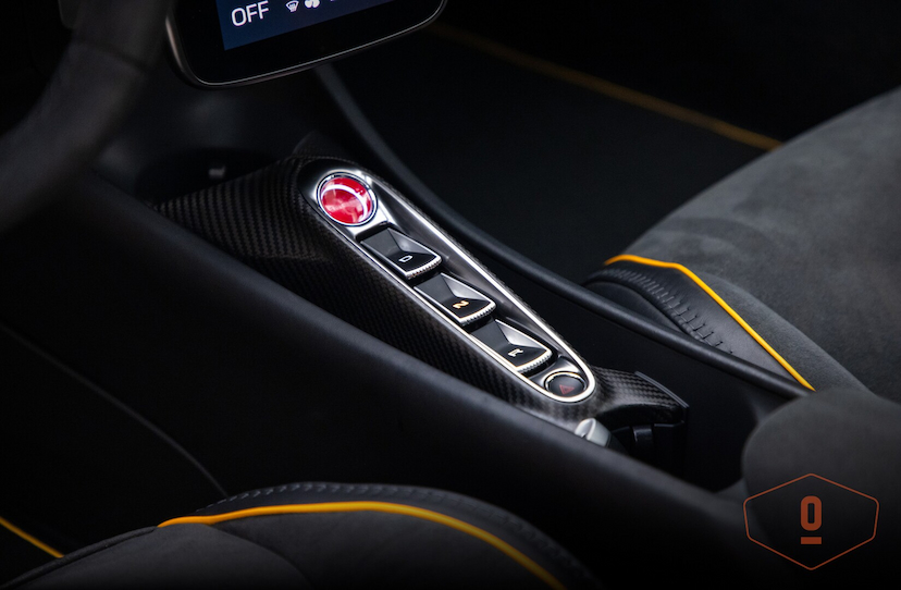Foto do veículo MCLAREN ARTURA   2023 7.931 KM 2.300.000,00