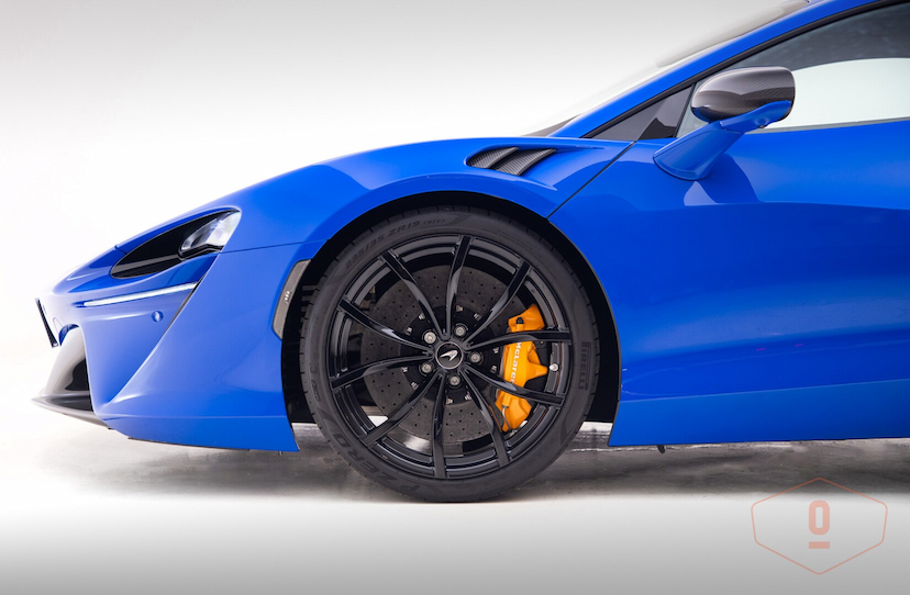 Foto do veículo MCLAREN ARTURA   2023 7.931 KM 2.300.000,00