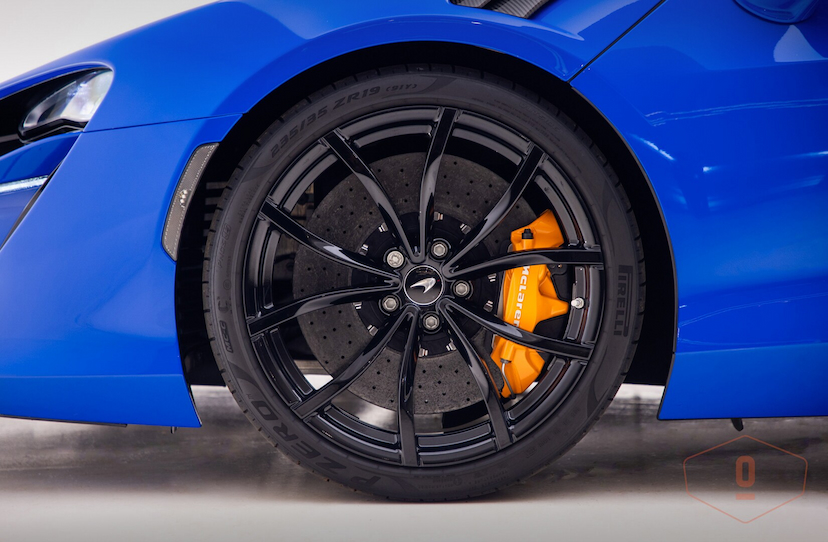 Foto do veículo MCLAREN ARTURA   2023 7.931 KM 2.300.000,00
