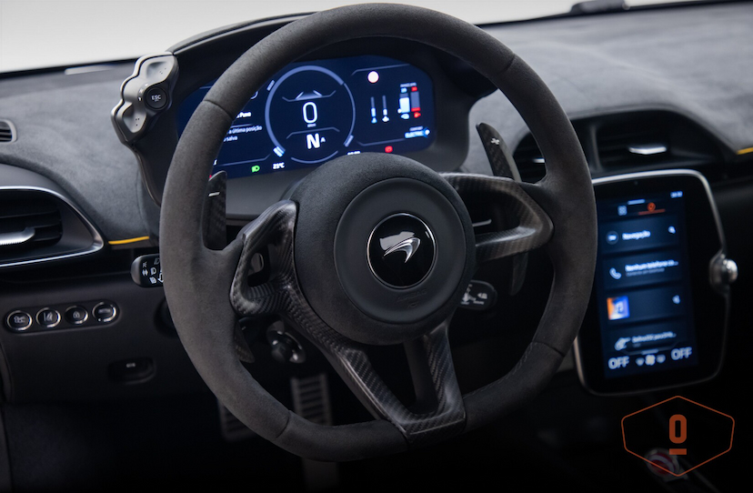Foto do veículo MCLAREN ARTURA   2023 7.931 KM 2.300.000,00