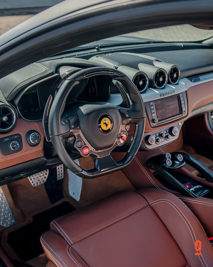 Foto do veículo FERRARI FF   2012 13 KM 2.490.000,00