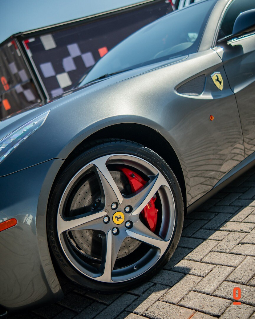 Foto do veículo FERRARI FF   2012 13 KM 2.490.000,00