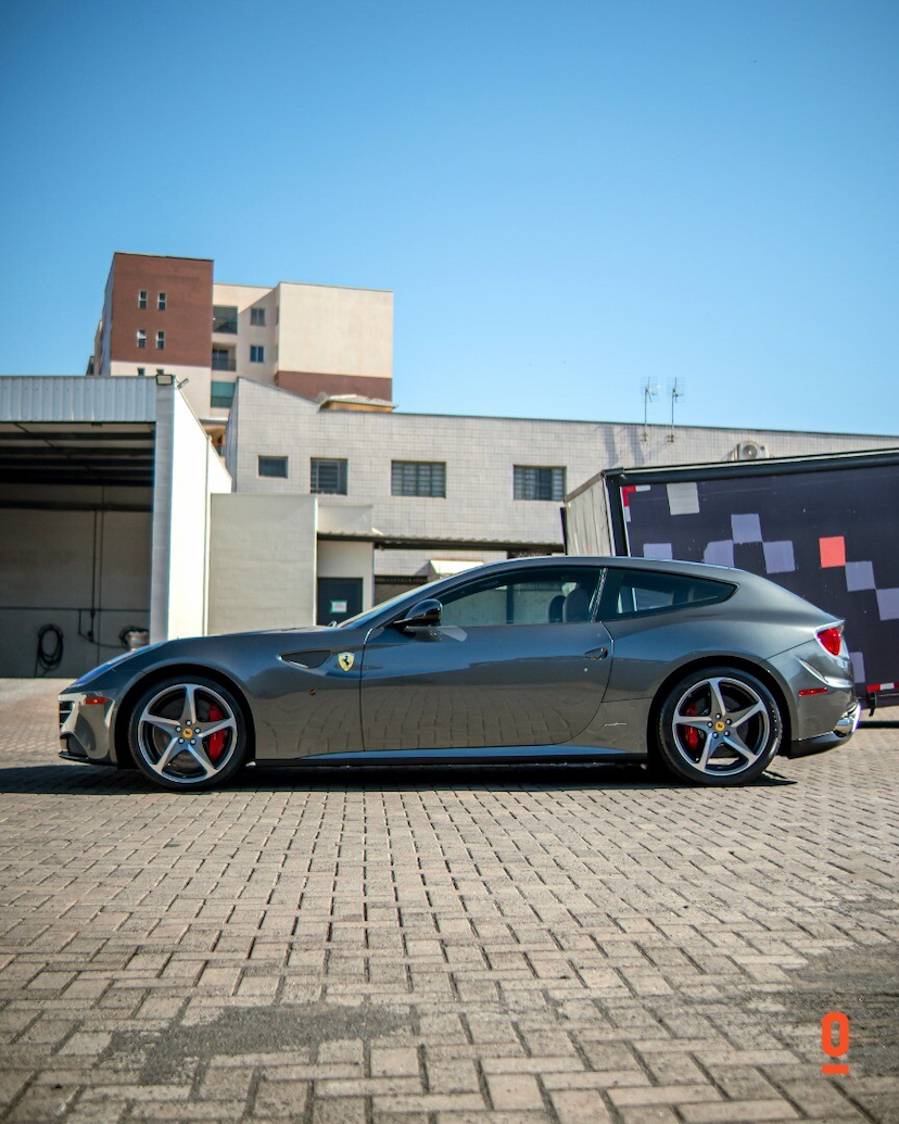 Foto do veículo FERRARI FF   2012 13 KM 2.490.000,00