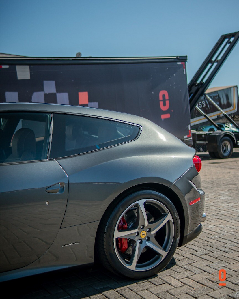 Foto do veículo FERRARI FF   2012 13 KM 2.490.000,00