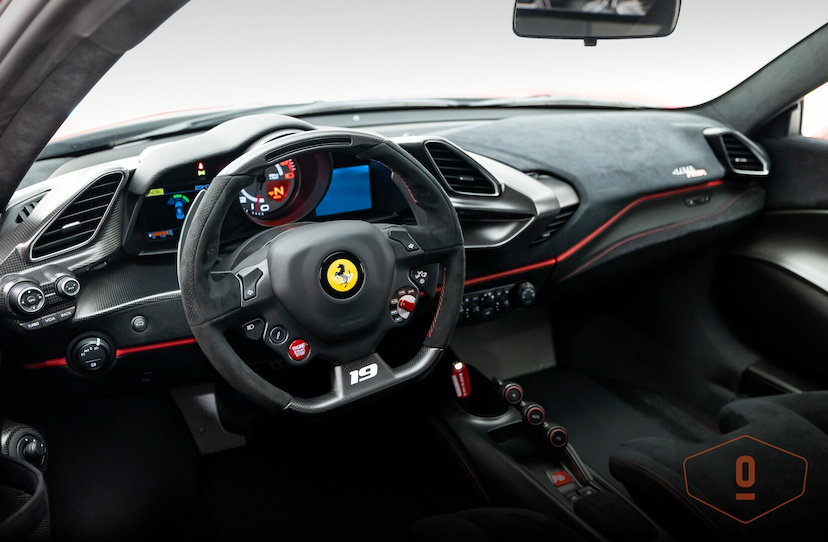 Foto do veículo FERRARI 488 GTB PISTA PILOTI TAILOR MADE 2020 748 KM 8.500.000,00