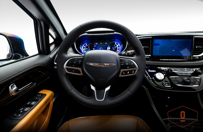 Foto do veículo CHRYSLER PACIFICA E-HYBRID PINNACLE 2023 32.788 KM 650.000,00