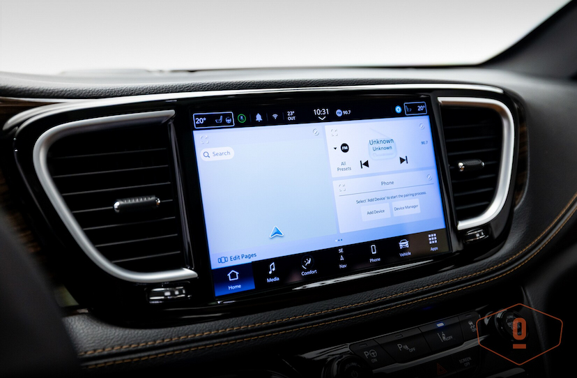 Foto do veículo CHRYSLER PACIFICA E-HYBRID PINNACLE 2023 32.788 KM 650.000,00
