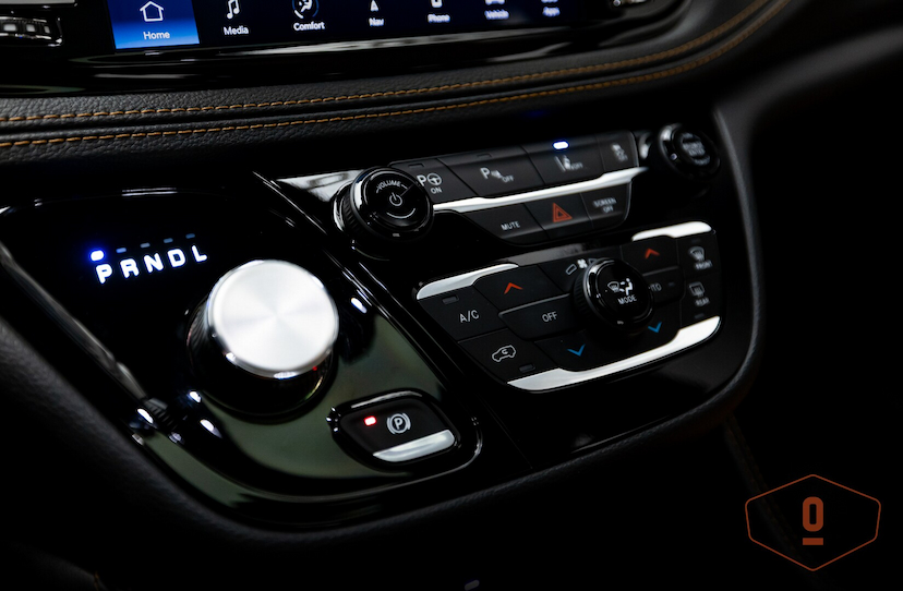 Foto do veículo CHRYSLER PACIFICA E-HYBRID PINNACLE 2023 32.788 KM 650.000,00