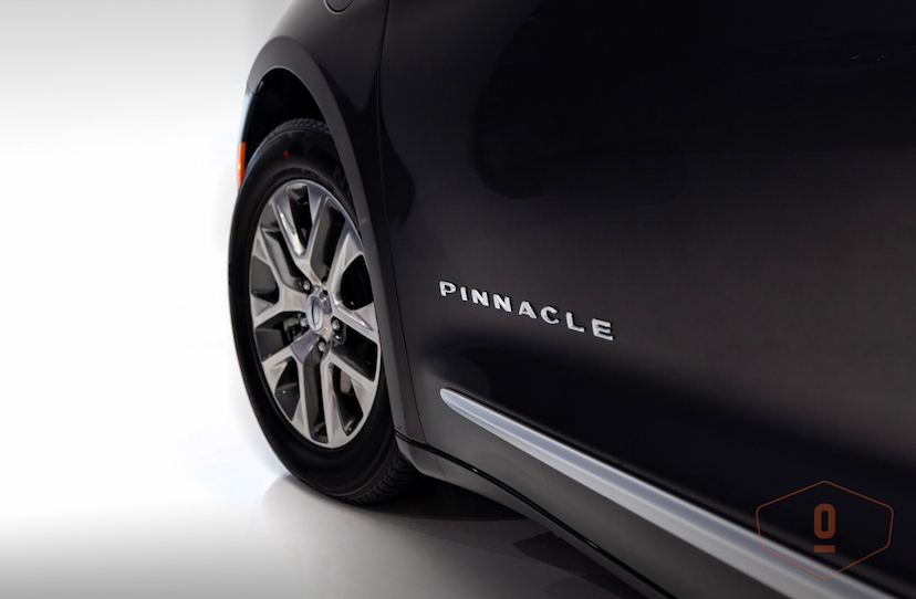 Foto do veículo CHRYSLER PACIFICA E-HYBRID PINNACLE 2023 32.788 KM 650.000,00
