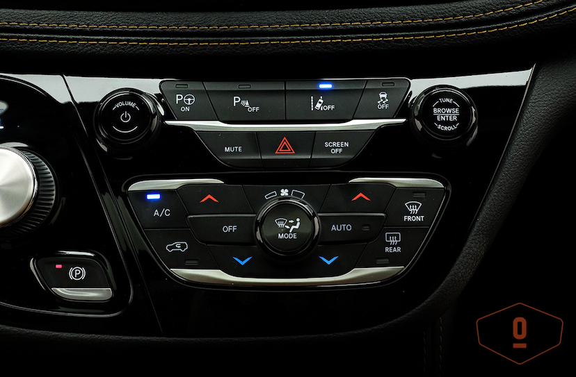 Foto do veículo CHRYSLER PACIFICA E-HYBRID PINNACLE 2023 51.367 KM 570.000,00