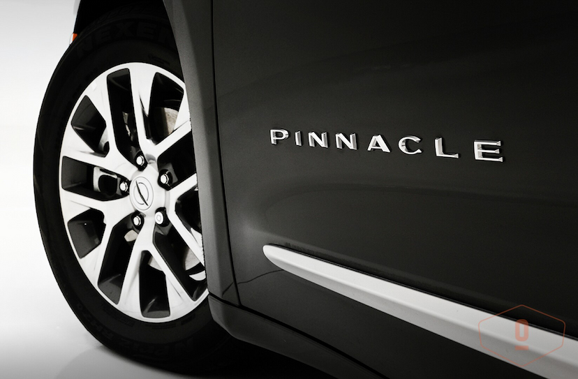 Foto do veículo CHRYSLER PACIFICA E-HYBRID PINNACLE 2023 51.367 KM 570.000,00