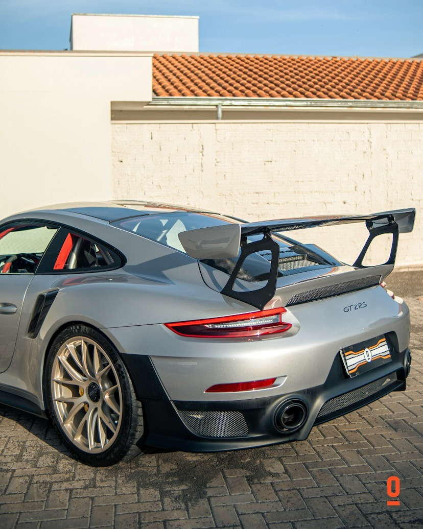 Foto do veículo PORSCHE 911 GT2 RS 2018 15.936 KM 3.900.000,00
