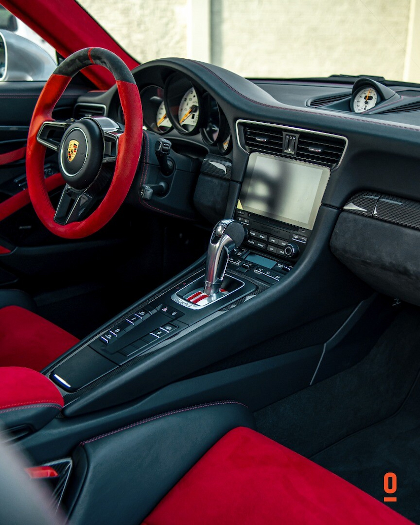 Foto do veículo PORSCHE 911 GT2 RS 2018 15.936 KM 3.900.000,00