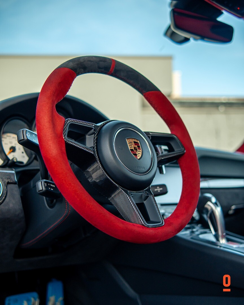 Foto do veículo PORSCHE 911 GT2 RS 2018 15.936 KM 3.900.000,00