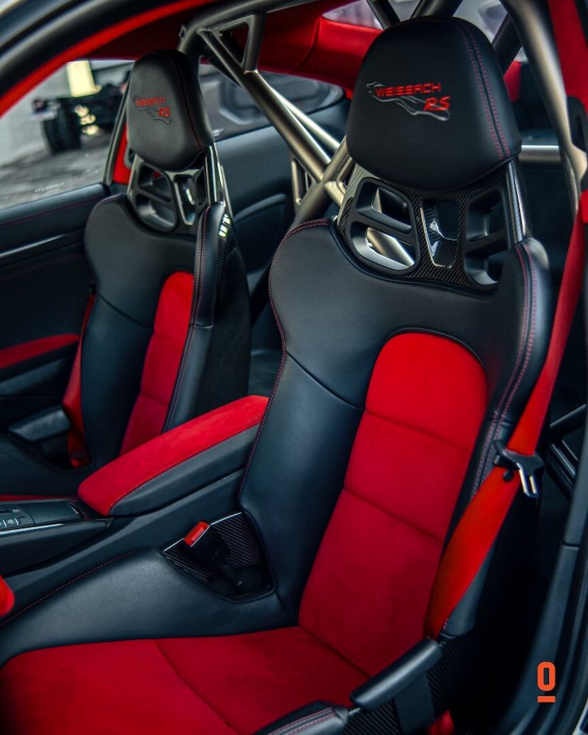 Foto do veículo PORSCHE 911 GT2 RS 2018 15.936 KM 3.900.000,00