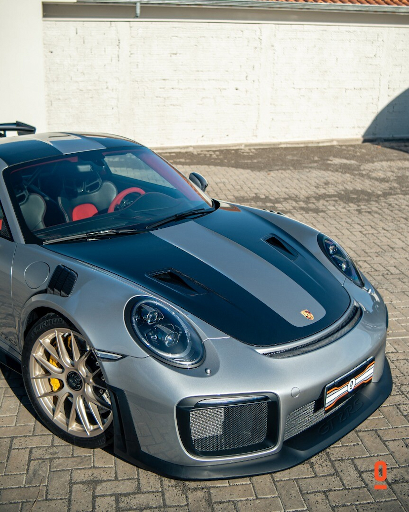Foto do veículo PORSCHE 911 GT2 RS 2018 15.936 KM 3.900.000,00