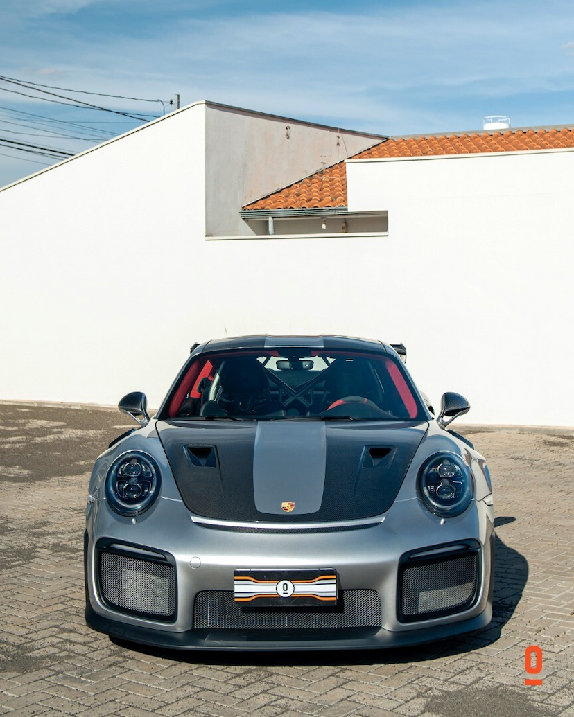 Foto do veículo PORSCHE 911 GT2 RS 2018 15.936 KM 3.900.000,00