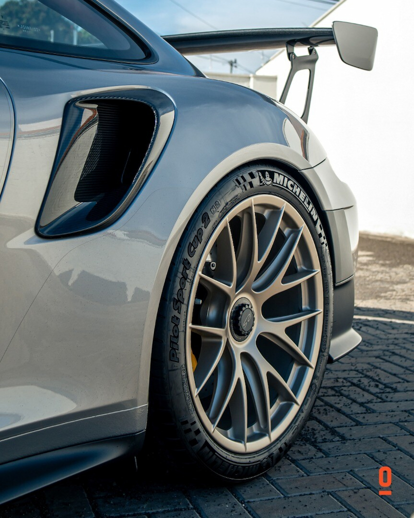 Foto do veículo PORSCHE 911 GT2 RS 2018 15.936 KM 3.900.000,00