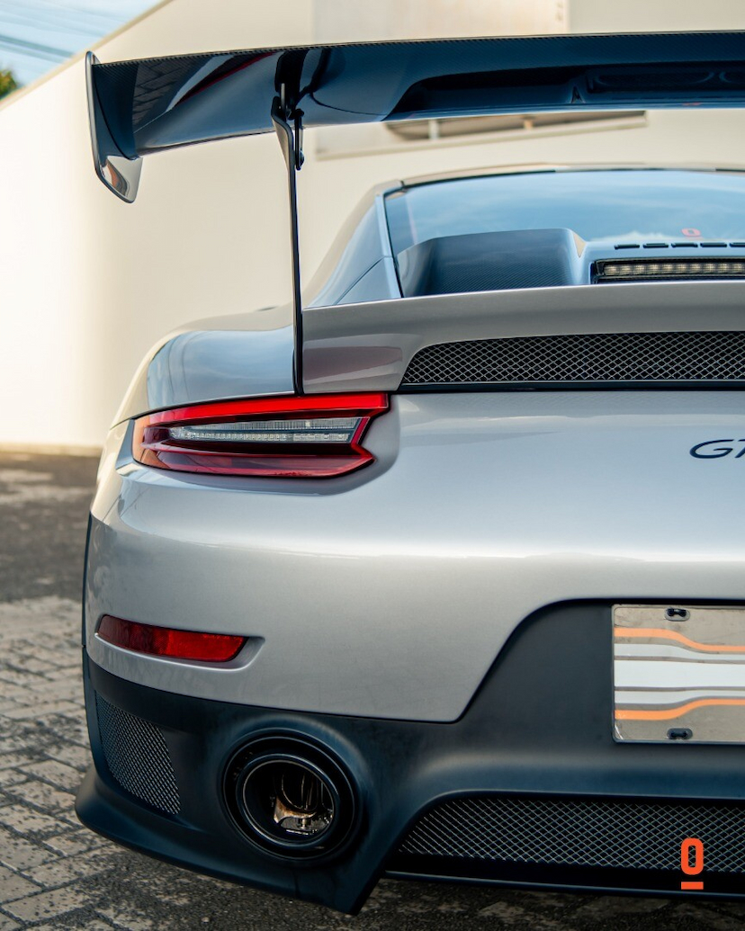 Foto do veículo PORSCHE 911 GT2 RS 2018 15.936 KM 3.900.000,00