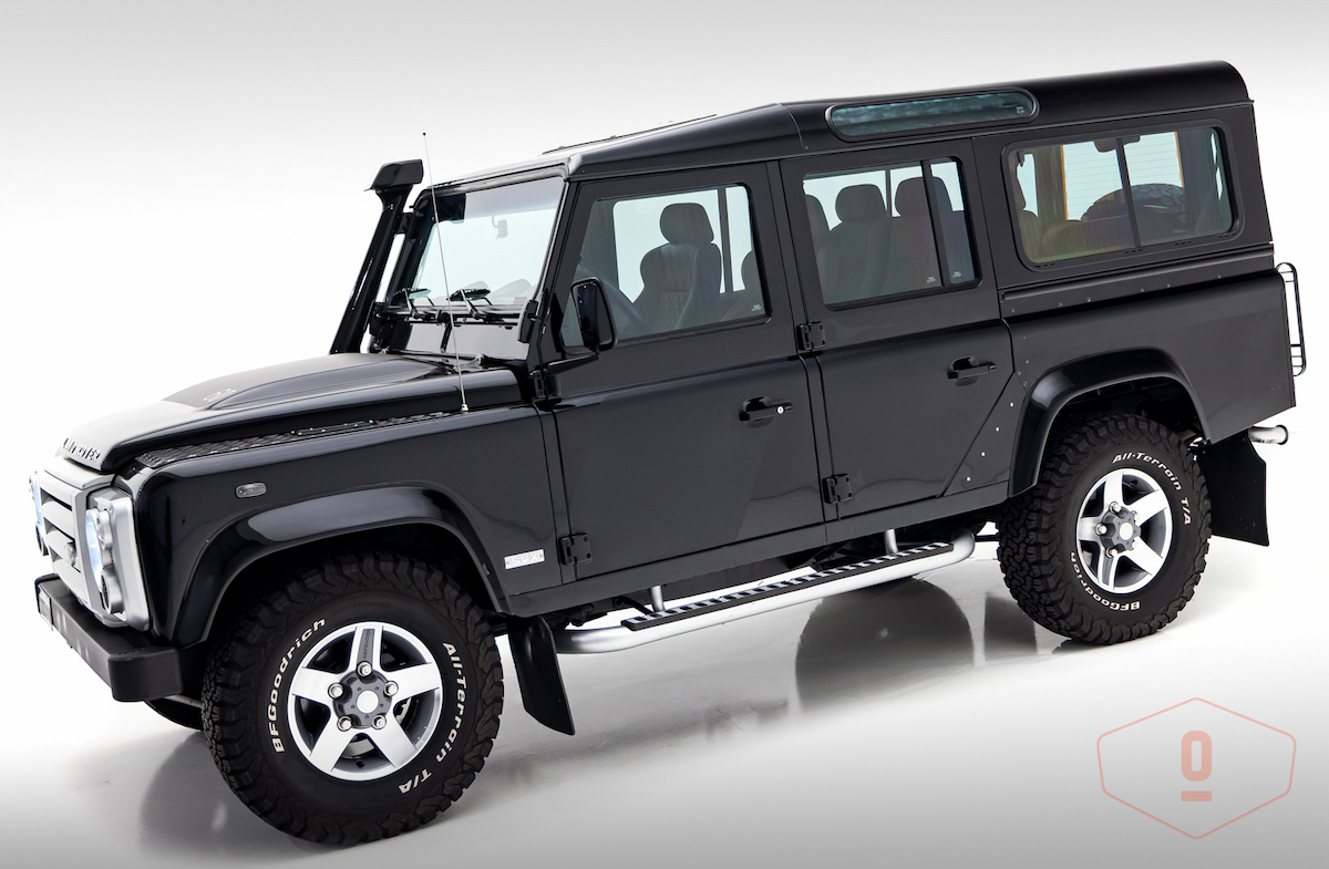 Foto do veículo LAND ROVER DEFENDER 110 SVX LIMITED EDITION 60 ANOS 2008/2009 124.543 KM R$ 650.000,00