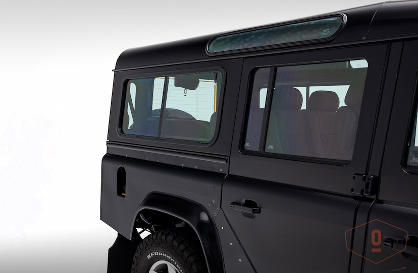 Foto do veículo LAND ROVER DEFENDER 110 SVX LIMITED EDITION 60 ANOS 2009 124.543 KM 550.000,00