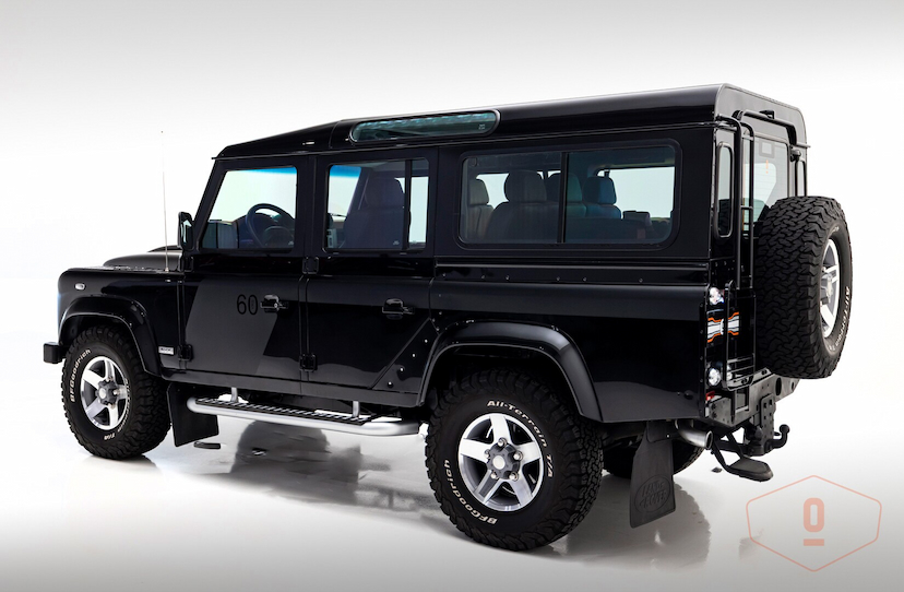 Foto do veículo LAND ROVER DEFENDER 110 SVX LIMITED EDITION 60 ANOS 2009 124.543 KM 550.000,00
