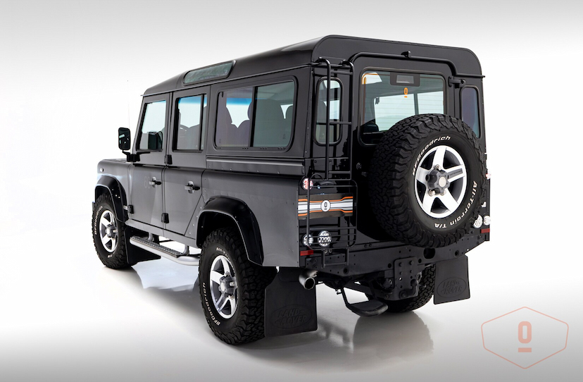 Foto do veículo LAND ROVER DEFENDER 110 SVX LIMITED EDITION 60 ANOS 2009 124.543 KM 550.000,00