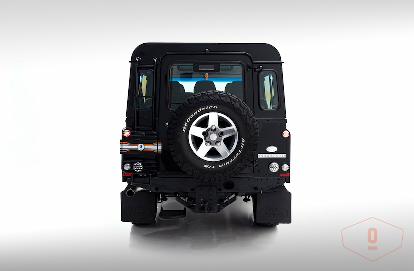Foto do veículo LAND ROVER DEFENDER 110 SVX LIMITED EDITION 60 ANOS 2009 124.543 KM 550.000,00