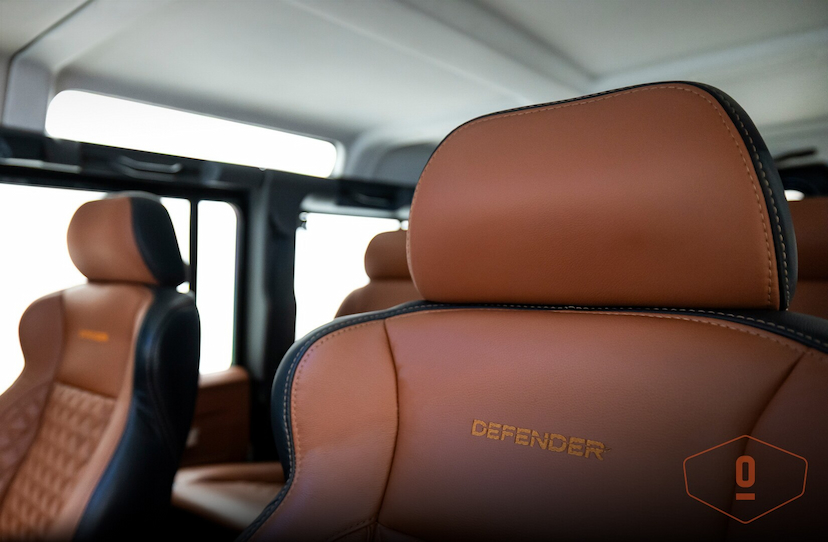 Foto do veículo LAND ROVER DEFENDER 110 SVX LIMITED EDITION 60 ANOS 2009 124.543 KM 550.000,00