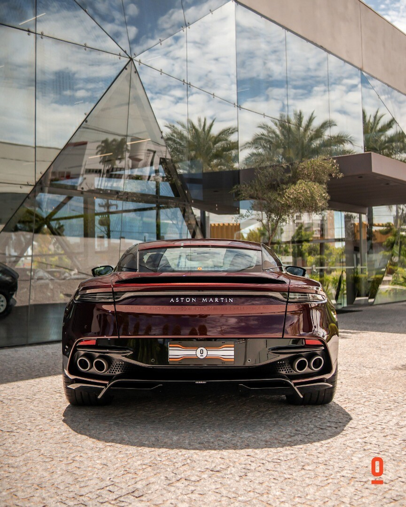 Foto do veículo ASTON MARTIN DBS 770 ULTIMATE 2023 430 KM 4.600.000,00