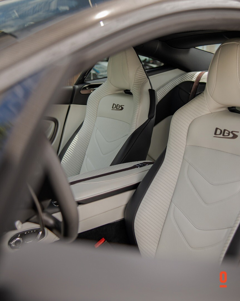 Foto do veículo ASTON MARTIN DBS 770 ULTIMATE 2023 430 KM 4.600.000,00