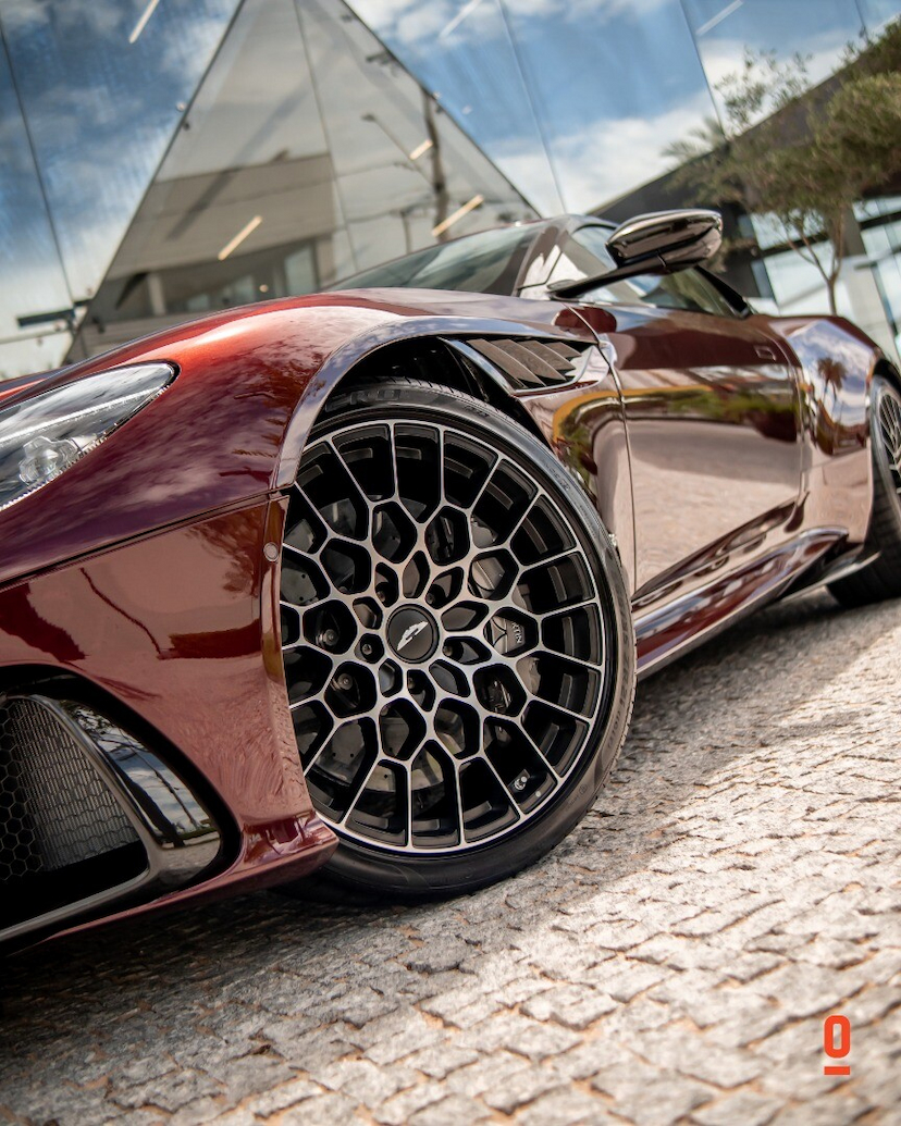 Foto do veículo ASTON MARTIN DBS 770 ULTIMATE 2023 430 KM 4.600.000,00