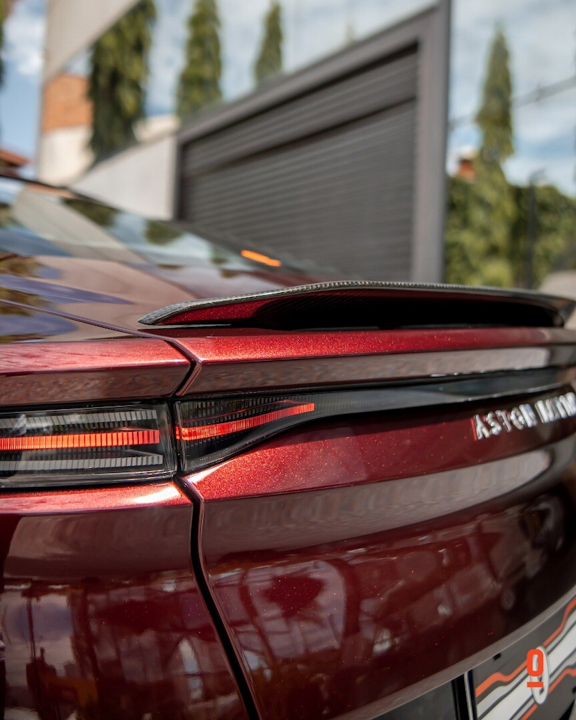 Foto do veículo ASTON MARTIN DBS 770 ULTIMATE 2023 430 KM 4.600.000,00