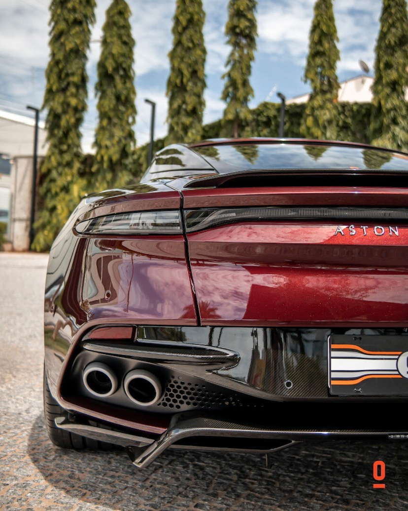 Foto do veículo ASTON MARTIN DBS 770 ULTIMATE 2023 430 KM 4.600.000,00
