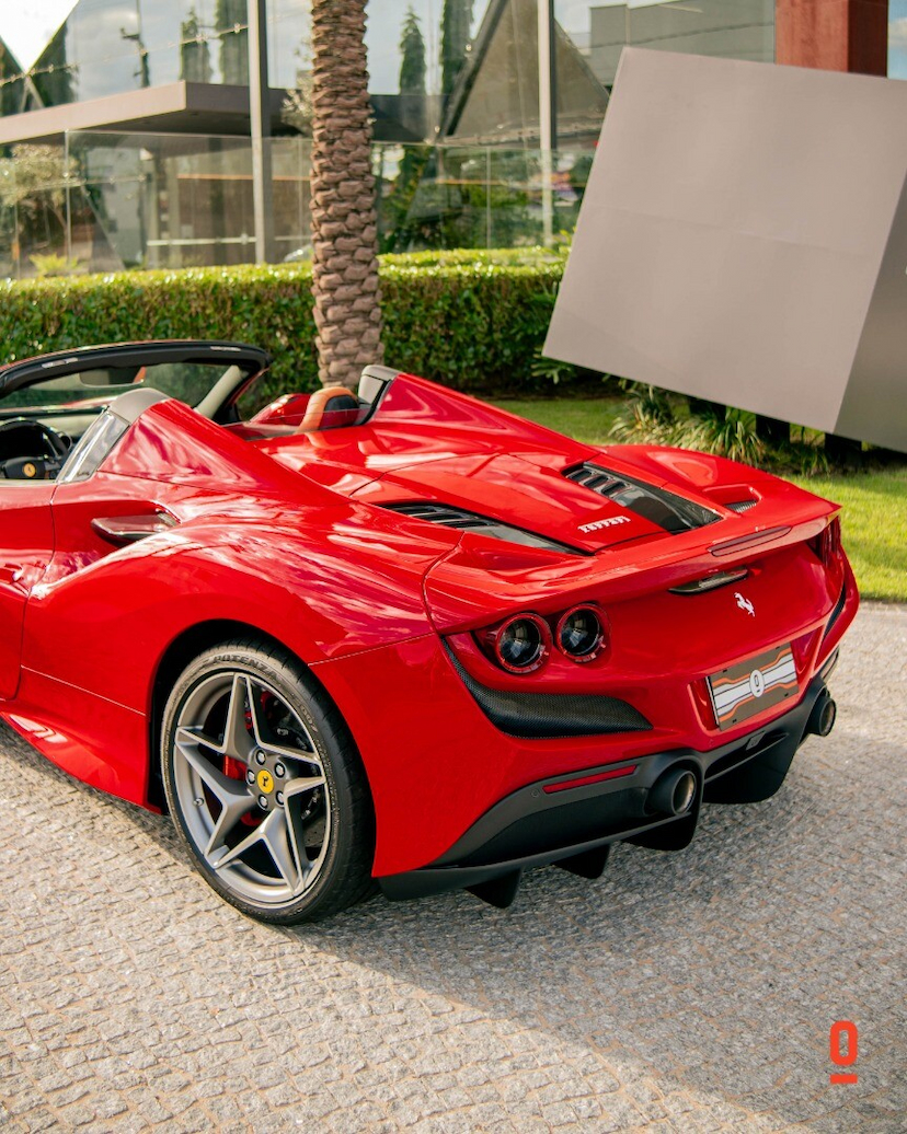 Foto do veículo FERRARI F8 TRIBUTO SPIDER 2022 5 KM 3.990.000,00