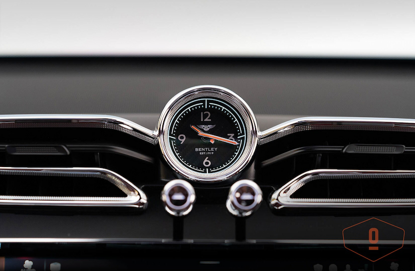 Foto do veículo BENTLEY BENTAYGA HYBRID 2021 2.485 KM 2.200.000,00