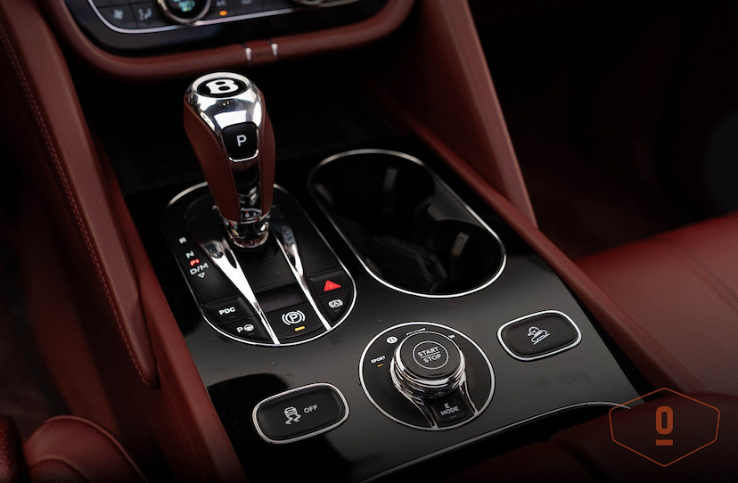 Foto do veículo BENTLEY BENTAYGA HYBRID 2021 2.485 KM 2.200.000,00