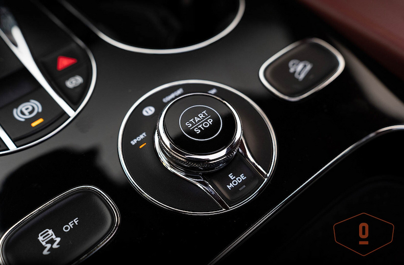 Foto do veículo BENTLEY BENTAYGA HYBRID 2021 2.485 KM 2.200.000,00
