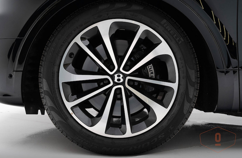 Foto do veículo BENTLEY BENTAYGA HYBRID 2021 2.485 KM 2.200.000,00