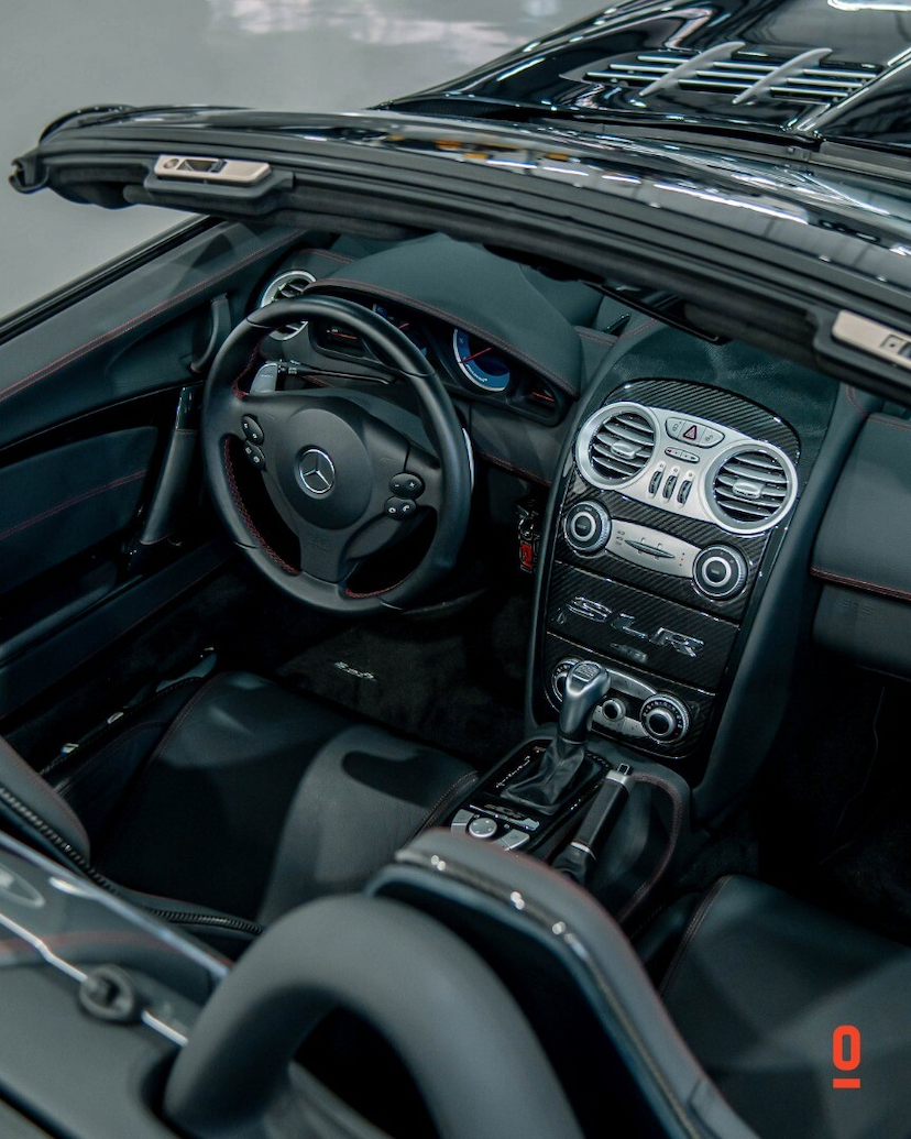 Foto do veículo MERCEDES-BENZ SLR MCLAREN ROADSTER 2008 3.329 KM 6.800.000,00