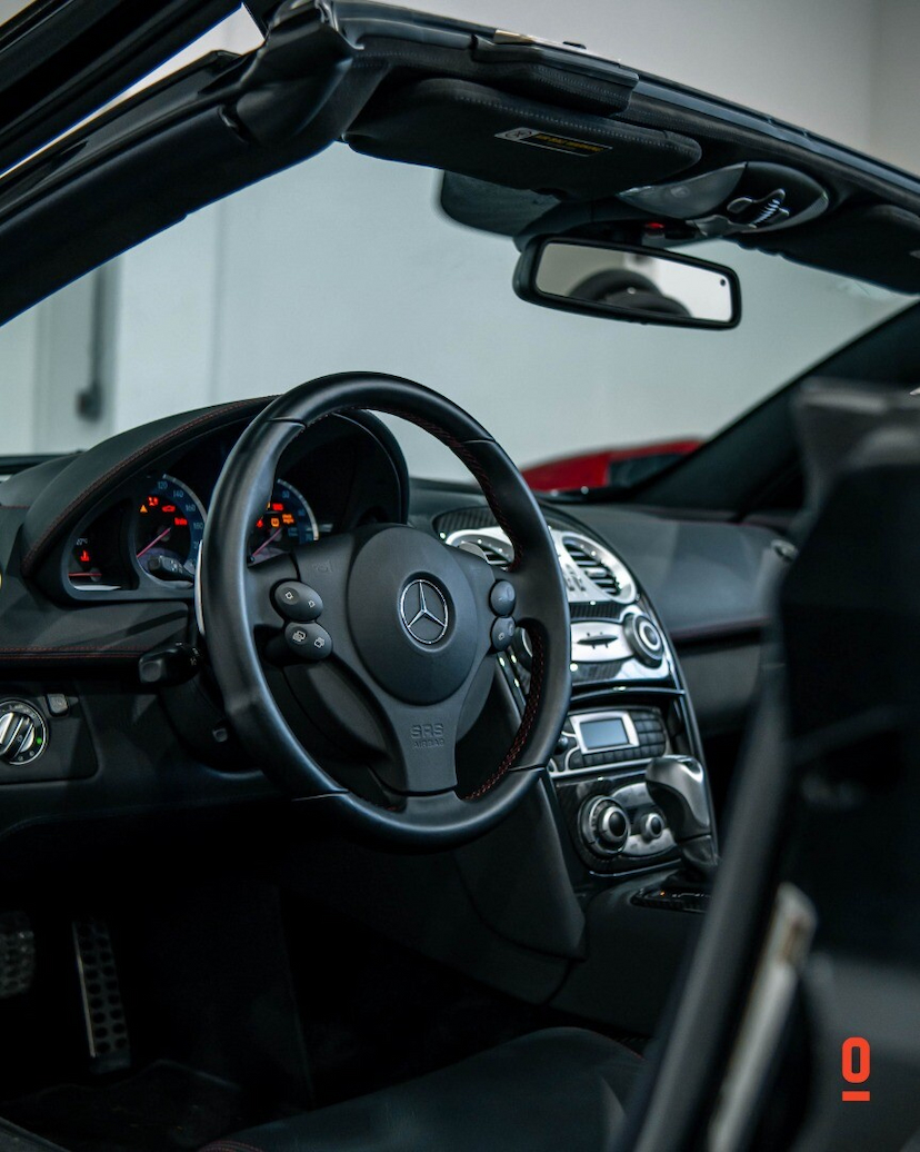 Foto do veículo MERCEDES-BENZ SLR MCLAREN ROADSTER 2008 3.329 KM 6.800.000,00
