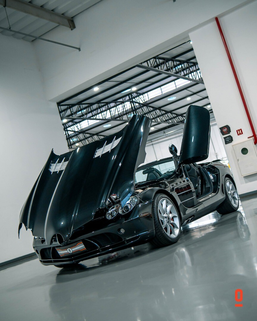 Foto do veículo MERCEDES-BENZ SLR MCLAREN ROADSTER 2008 3.329 KM 6.800.000,00
