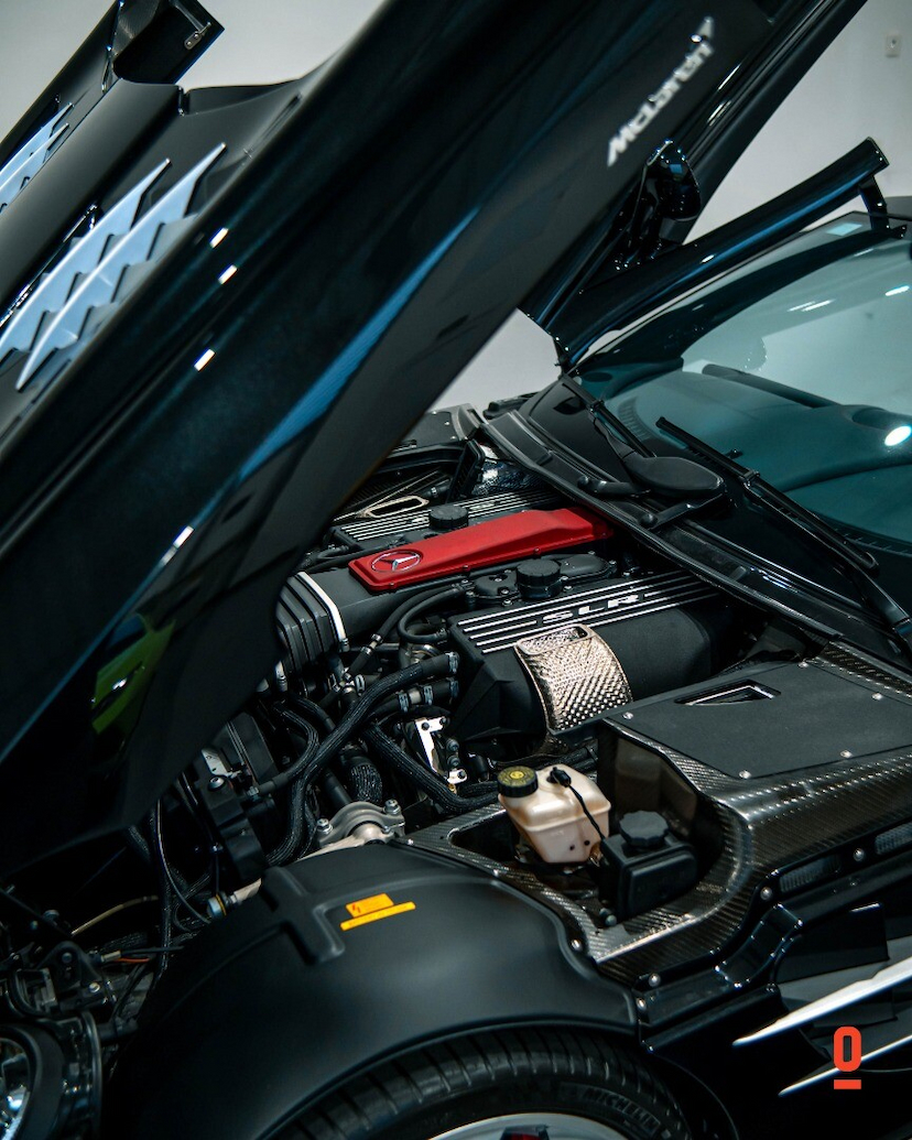 Foto do veículo MERCEDES-BENZ SLR MCLAREN ROADSTER 2008 3.329 KM 6.800.000,00