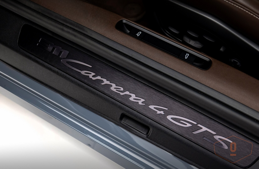 Foto do veículo PORSCHE 911 CARRERA 4 GTS 2024 3.546 KM 1.100.000,00